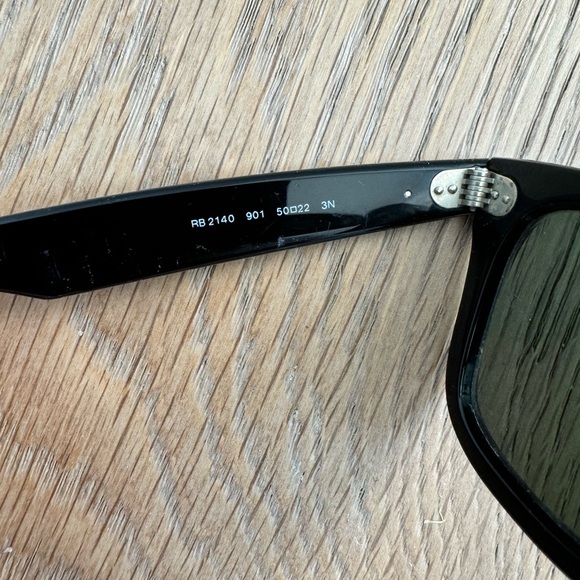 RayBan wayfarer sunglasses - Picture 5 of 6